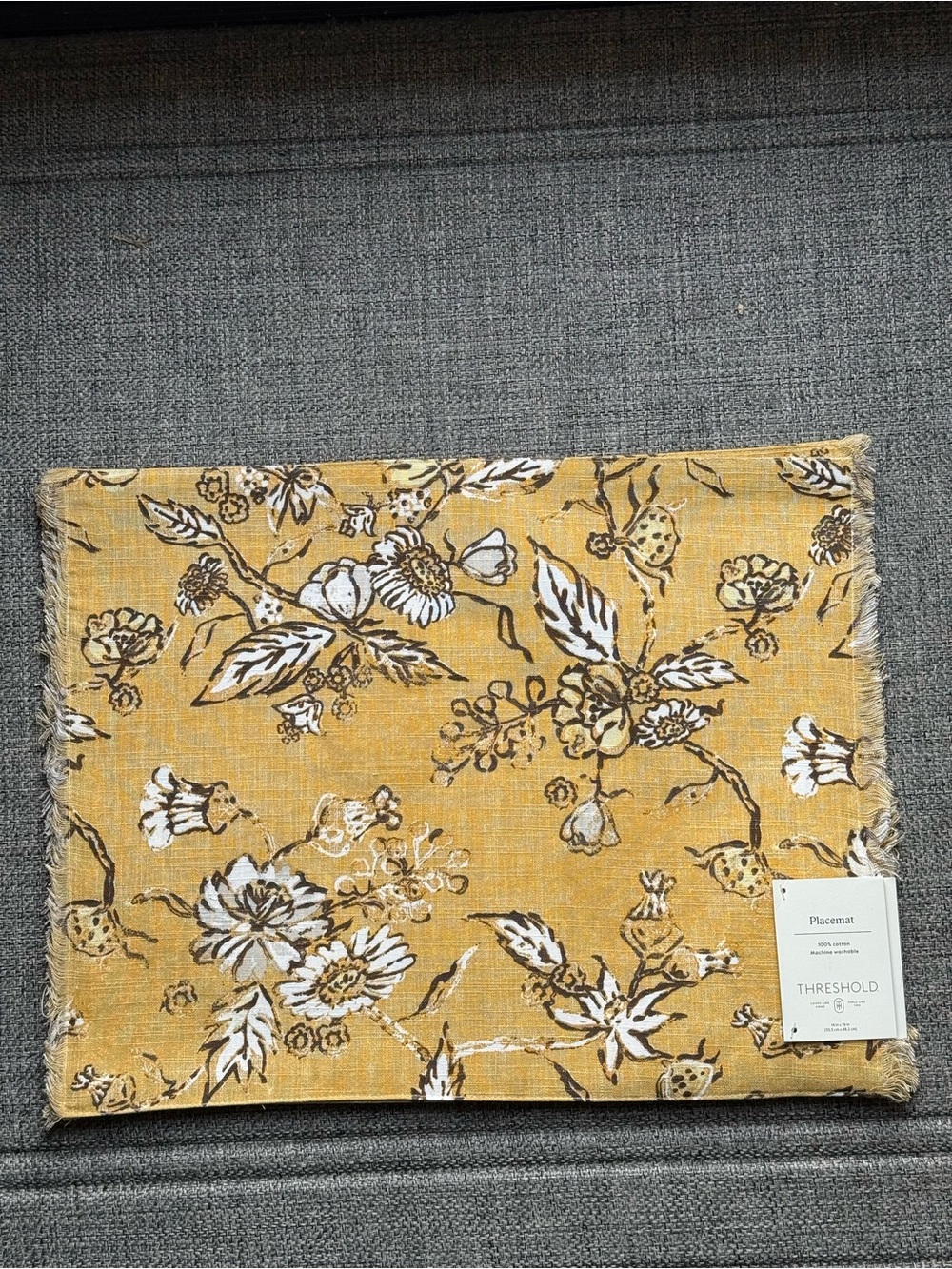 Threshold NWT Set of 4 Placemats Frayed Edges - Picture 6 of 6